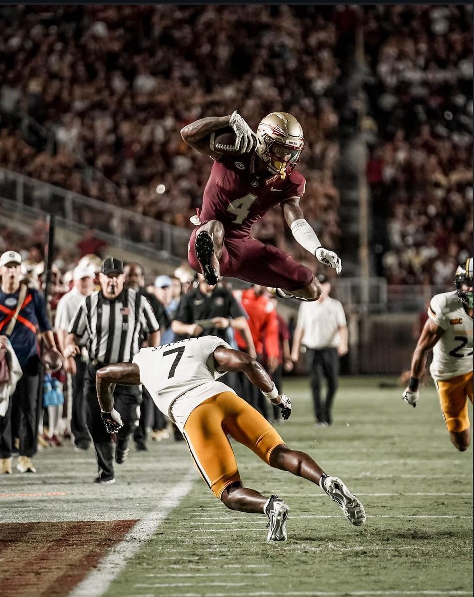 T_mallory10's tweet image. BLESSED to receive an ⭕️ffer from Florida State University #AGTG Thank you @Coach_Norvell @gross904 @FSUFootball !!!! #NoleFamily 

@Coach_Mella @markecke 
@RivalsFriedman @MohrRecruiting @ChadSimmons_  @TheUCReport @BrianDohn247 @Andrew_Ivins  @SWiltfong_ @adamgorney