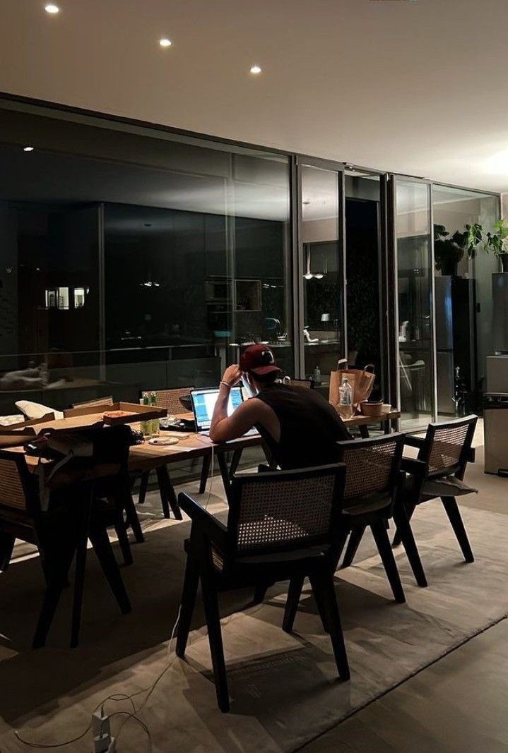 ZakirSahito1's tweet photo. Overtime work!
Pushing through with dedication and focus. Success comes to those who go the extra mile. Keep going! 💻✨
#OvertimeWork #HardWorkPaysOff #StayFocused https://t.co/DuSslaOUJ8