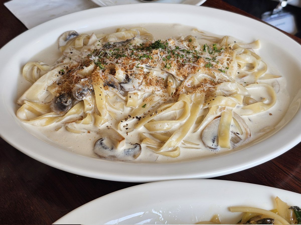 Tamra_Foodmap's tweet photo. [경남 양산] 아마레타
안동 고등어 파스타가 있다고 해서 먹어본 곳. 스테이크 빼고 다 먹어봄.
계정주n은 어딜 가도 토마토를 제일 좋아하는데, 여기는 자신있게 크림이랑 오일 파스타를 추천.
라구와 뇨끼도 나쁘지 않지만 다른 메뉴들의 맛이 너무 좋음.
고등어 파스타도 맛있다. https://t.co/NFIQNGK1GW
