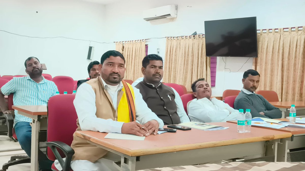 Rajkumardamoh07's tweet photo. राष्ट्रीय ग्राम स्वराज अभियान #RGSA अन्तर्गत महात्मा गांधी राज्य ग्रामीण विकास एवं पंचायतीराज संस्थान #MGSIRD जबलपुर द्वारा #PESA क्षेत्र के जिला पंचायत सदस्य, जनपद पंचायत के अध्यक्ष/उपाध्यक्ष का दो दिवसीय प्रशिक्षण कार्यक्रम का शुभारंभ हुआ। https://t.co/4vjkcoPKbj