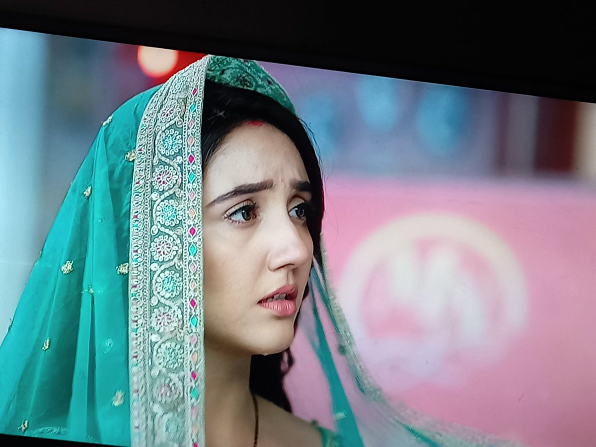 ATSkolkatafc's tweet image. The trust n huge respect for Teerth r totally reflecting through her eyes as he saved her at the most correct time.He saved his wife🫶Suman must have been surprised to see that she's a loyal and a caring husband standing by her
#AshnoorKaur @ashnoorkaur03 #SumanIndori #Sumerth
