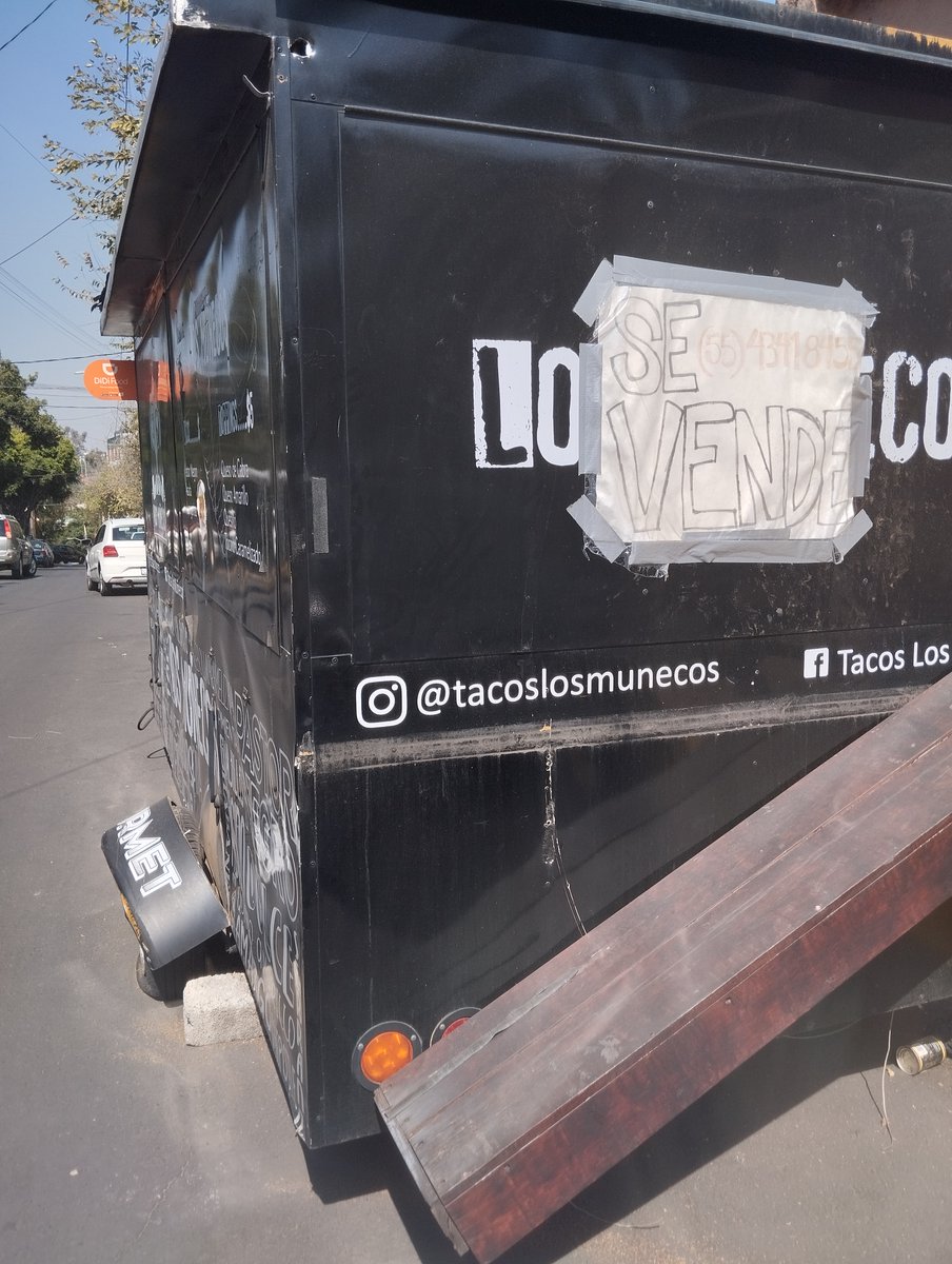 yosoyamanda's tweet photo. Este vehículo lleva 3 meses estacionado en la vía pública, es un foco de infección ya. ¿Lo pueden retirar? @GobCDMX @ALaMagdalenaC @tacoslosmunecos  @LaSEMOVI https://t.co/NZEIboxquN