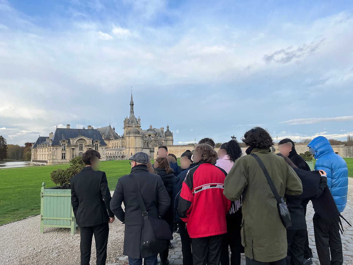 dedieu_RA's tweet photo. Le voyage continue pour les MàN du @Lycee_Auffray de #clichy @acversailles, @iledefrance : avant la visite du château de Chantilly, un superbe moment de dégustation à l’auberge du Bac, mais aussi d’échanges avec son chef. Merci beaucoup pour nos jeunes en formation.  #Excellence https://t.co/UrvhKqoYxB
