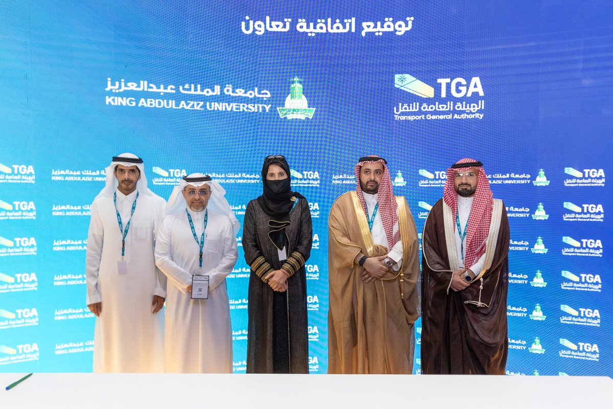kauedu_sa's tweet photo. ضمن مشاركتها في #المعرض_السعودي_للخطوط_الحديدية، جامعة الملك عبدالعزيز توقّع مذكرة تفاهم مع الهيئة العامة للنقل @Saudi_TGA لتعزيز التعاون الأكاديمي والتدريبي في مجال النقل السككي، ودعم تطوير القدرات البشرية وتبادل المعرفة.
#جامعة_الملك_عبدالعزيز https://t.co/mayDpGCYVB