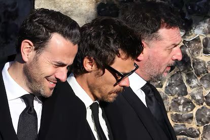 #LiamPayne
#RIPLiamPayne

⚫️DESPEDIDA⚫️

Hasta siempre, Liam.

Se produce la última despedida al joven cantante, un funeral que reúne a todos sus seres queridos en Wolverhampton, su ciudad natal.

Familiares, amigos y los integrantes de #OneDirection dicen adiós