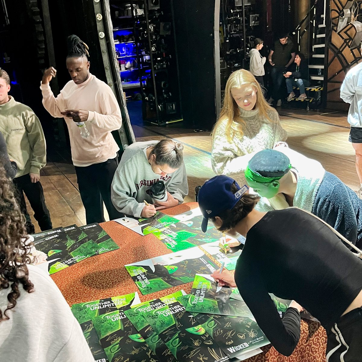 ✨ Fellow Ozians! ✨
There's still time to get your hands on a Limited Edition poster, signed by the London cast of Wicked. 💚

All funds raised go straight to @Pointe__Black. 
Purchase here: pointeblack.co.uk/shop