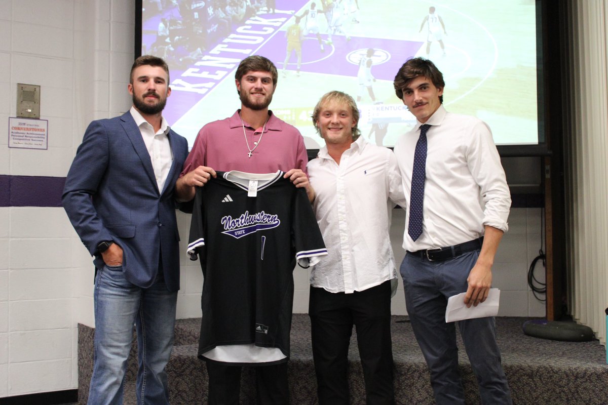 The picks are in!

Our Fall World Series kicks off tomorrow with a 6:30pm first pitch at the B-Stro! 

#ForkEm X #BStroBoys