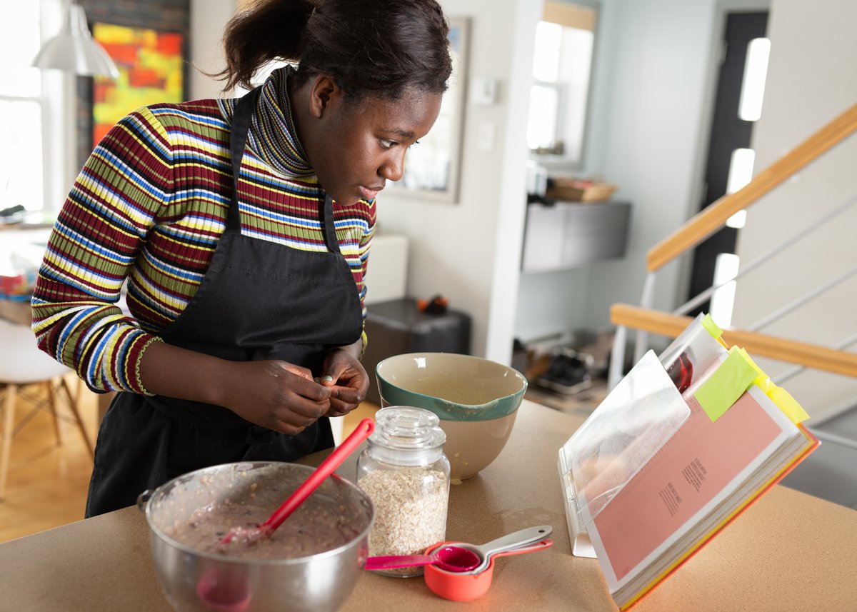 mississaugalib's tweet photo. With the holidays just around the corner, we've put together some resources to help navigate it. Learn to create homemade gifts, level-up your baking and cooking skills or find a holiday movie to help set the mood. https://t.co/erp5JUmBWI https://t.co/wfCR40pb2n