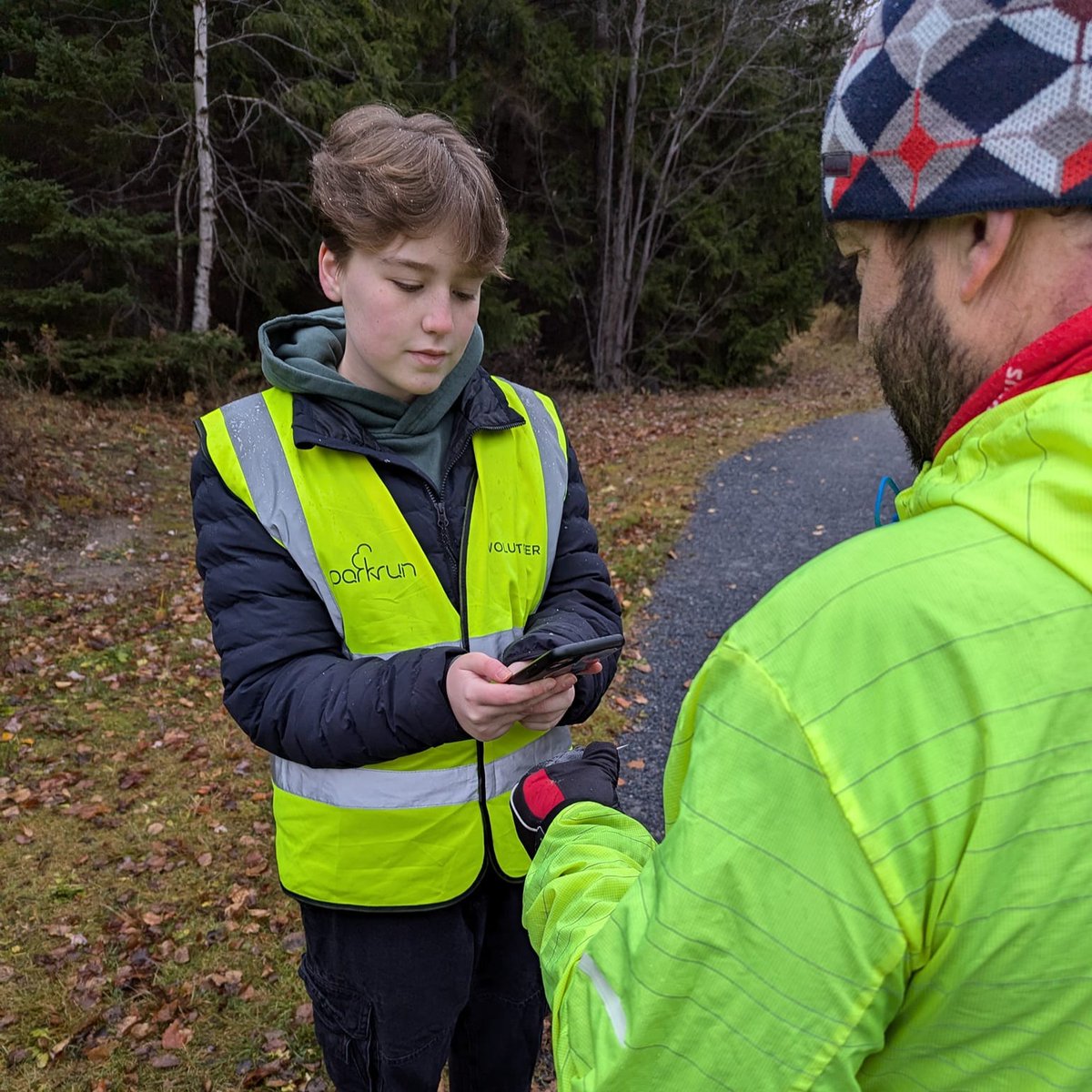 Today on International Children’s Day, we celebrate all of our young parkrunners and mini-volunteers.

En cette Journée internationale de l’enfance, nous célébrons nos jeunes participants et mini-bénévoles.
