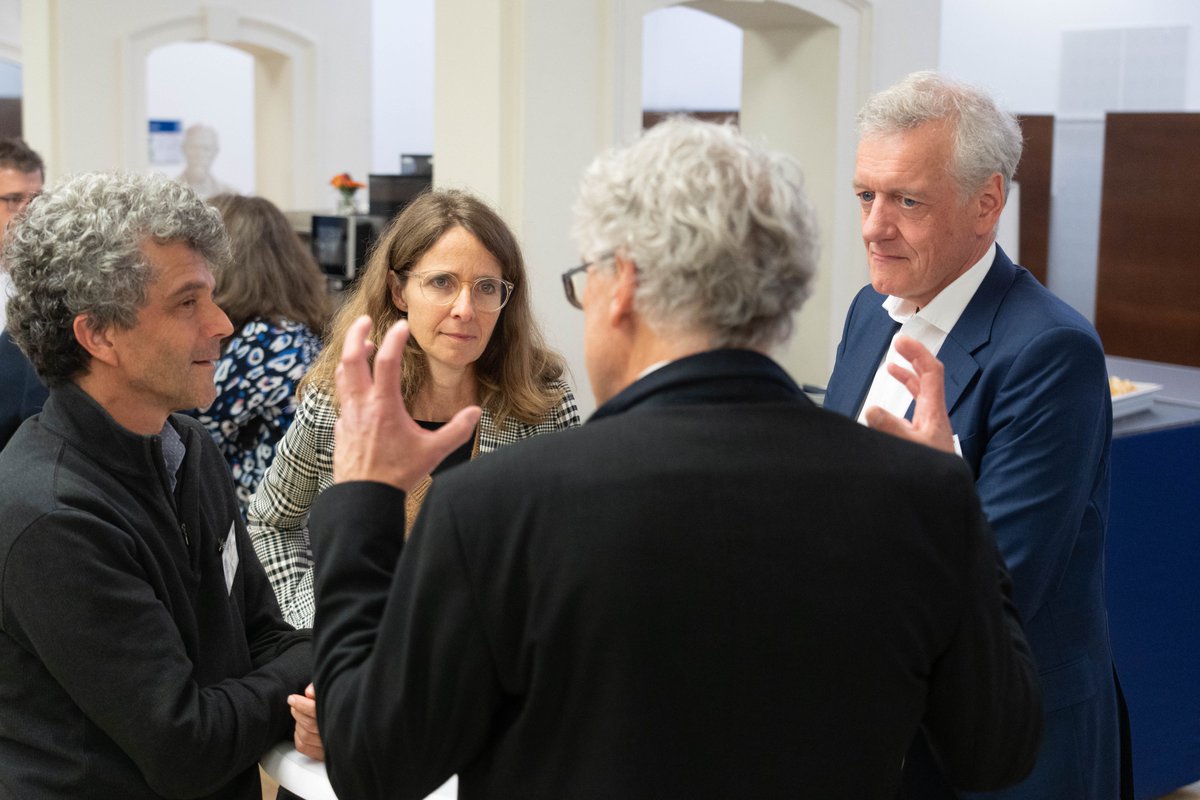 Heute trifft sich die #Allgemeinmedizin, die sich für Forschung im hausärztlichen Setting einsetz, beim Symposium von #DESAM #ForNet in Berlin. #DEGAM und #DESAM haben eingeladen, um zu diskutieren, gemeinsam zu lernen und neue Impulse zu entwickeln. <a href="/Ferd_Gerlach/">Ferdinand Gerlach</a> <a href="/_MarcoRoos/">MRoos</a>