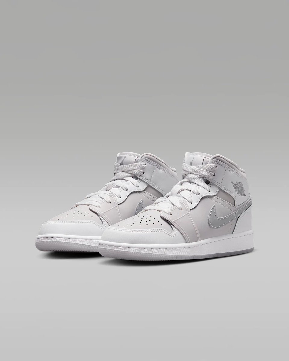 Ad: NEW via Nike US
GS Air Jordan 1 Mid SE "Summit White/Photon Dust"

>> bit.ly/3CC7QvO