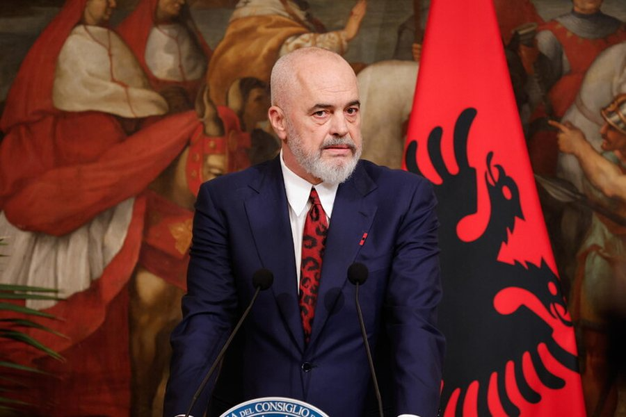 kos_data's tweet photo. 🇦🇱 Albania's government is looking to ban TikTok and Snapchat following the murder of a 14-year-old by a schoolmate, PM Edi Rama announced.

According to Rama, their research shows that the two apps are the source of the promotion of violence and bullying. https://t.co/E49ArzHLse