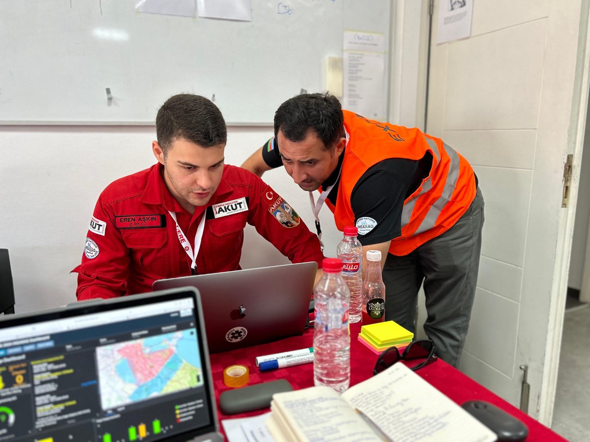 AKUTDernegi's tweet photo. Derneğimiz, Uluslararası Arama Kurtarma Danışma Grubu (INSARAG) tarafından 10-14 Kasım tarihleri arasında Tunus’ta düzenlenen tatbikata katıldı. Yönetim Kurulu İkinci Başkanımız Esra Üstünkaya da tatbikatta yer aldı. 

Birleşmiş Milletler Uluslararası Arama Kurtarma Danışma Grubu çatısı altında düzenlenen masa başı tatbikatında, 16 ülkenin katılımıyla olası afet senaryolarında kurtarma ekiplerinin koordinasyonu tatbik edildi. 

Tatbikat bitiminde T.C. Tunus Büyükelçisi Sayın Ahmet Misbah Demircan heyetimizi kabul etti.