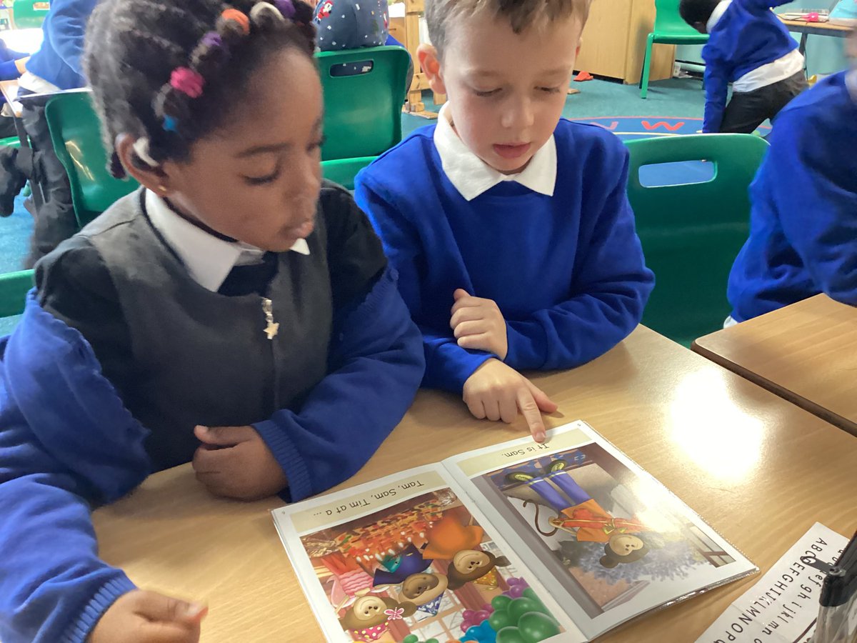 p1_smos's tweet photo. Today P1 got their first class reading book! 🌟😊📚 https://t.co/DPYQTqiDdj