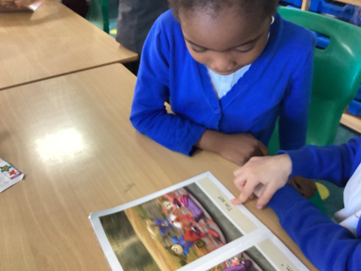 p1_smos's tweet photo. Today P1 got their first class reading book! 🌟😊📚 https://t.co/DPYQTqiDdj