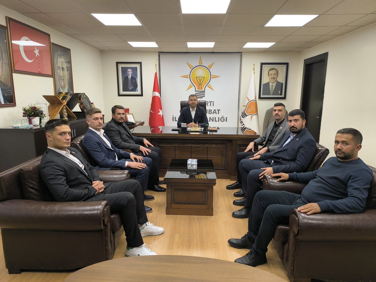 Ülkü Ocakları Onikişubat İlçe Başkanı Abdulkadir Demirdöğen ve Yönetimi, İlçe Başkanımız Başkanımız Durdu Safa Kekeç'e ziyarette bulundular.

Nazik ziyaretlerinden dolayı teşekkür ediyoruz.