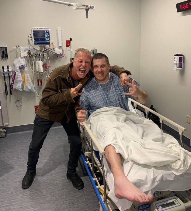 eurovanya's tweet image. James Hetfield, @Metallica band leader, also visited wounded Ukrainian defenders who were being treated in the US and raised $1 million for @WCKitchen. True friends of Ukraine.
