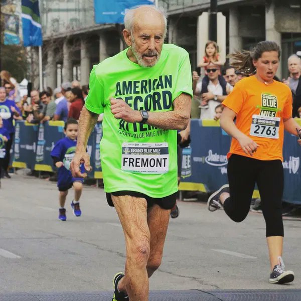 siimland's tweet image. Gets diagnosed with metastatic colon cancer at the age of 69

Doctors say he has 3 months left to live - 2.5 years later doctors find no cancer

Starts setting world records in marathon and half-marathon at the age of 90

Is currently alive at 102 and is still running

The…