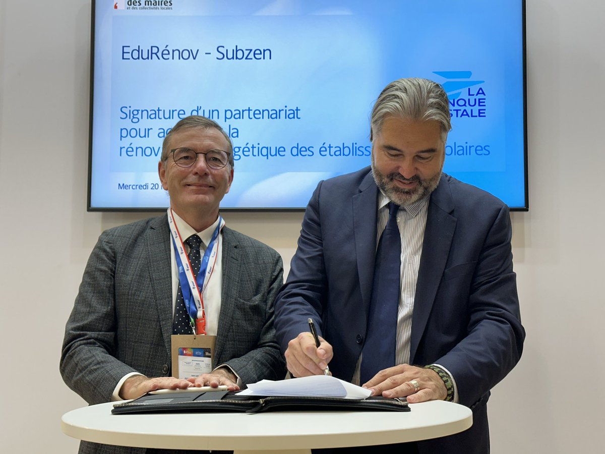 La Poste Groupe (@groupelaposte) on Twitter photo SMCL2024 | Partenariat en cours de signature sur le stand de #laposte. Serge Bayard, DG à <a href="/LaBanquePostale/">La Banque Postale</a> : « un partenariat très important avec notre groupe <a href="/caissedesdepots/">Caisse des Dépôts</a>. Notre complémentarité nous permet de répondre aux besoins des territoires. » SMCL2024 | Partenariat en cours de signature sur le stand de #laposte. Serge Bayard, DG à <a href="/LaBanquePostale/">La Banque Postale</a> : « un partenariat très important avec notre groupe <a href="/caissedesdepots/">Caisse des Dépôts</a>. Notre complémentarité nous permet de répondre aux besoins des territoires. »