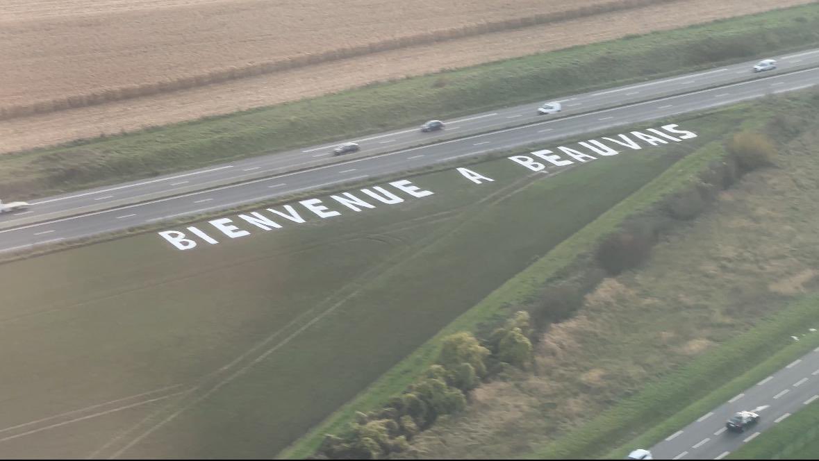 Mdrrr c’est qui les psychopathes qui ont écrit « bienvenue a Beauvais » quand t’atterris à Charles De Gaulle