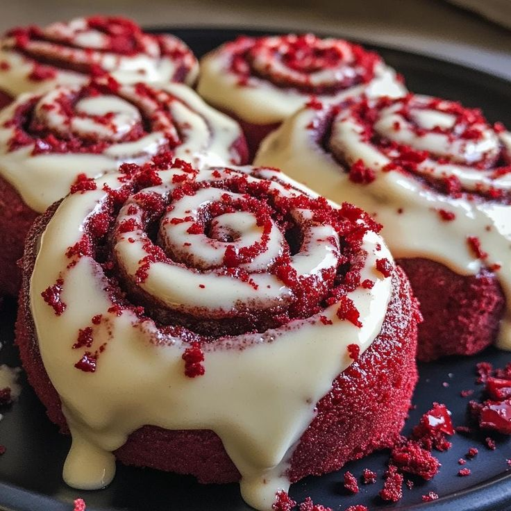 ann_ann886's tweet photo. Red Velvet Cinnamon Rolls https://t.co/R0dRTfLO34