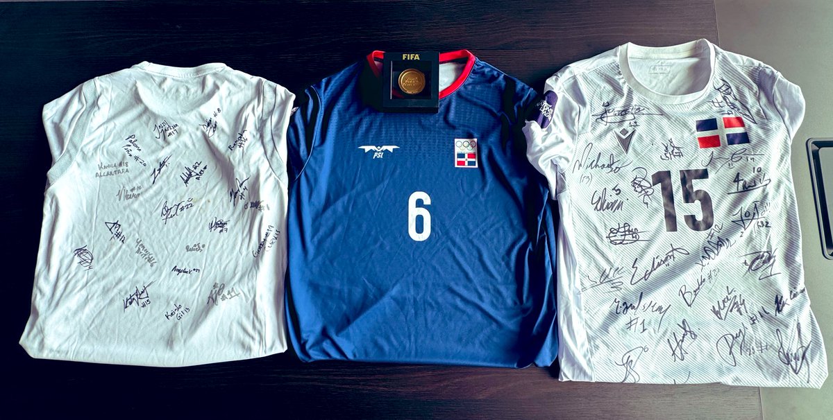 arturoheinsen's tweet image. ¡Un año histórico para el fútbol dominicano! 🇩🇴 La clasificación a la Copa Oro tanto masculina como femenina, junto con la participación en los Juegos Olímpicos, marcan un hito en nuestro deporte. ¡Vamos a seguir soñando y luchando en el campo! ⚽️✨ #FútbolDom #OrgulloDominicano
