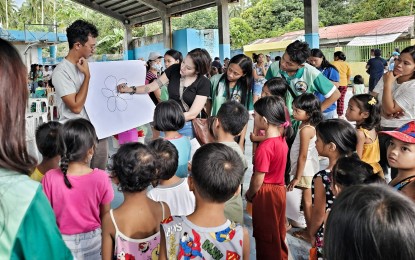 More than aesthetics: How art helps heal the trauma of storm survivors. This art relief program in Libon, Philippines 🇵🇭 is part of a series of art interventions to aid survivors of Kristine. 💪❤️ #ArtHealing #StormRelief #Community
bit.ly/3CiEC51