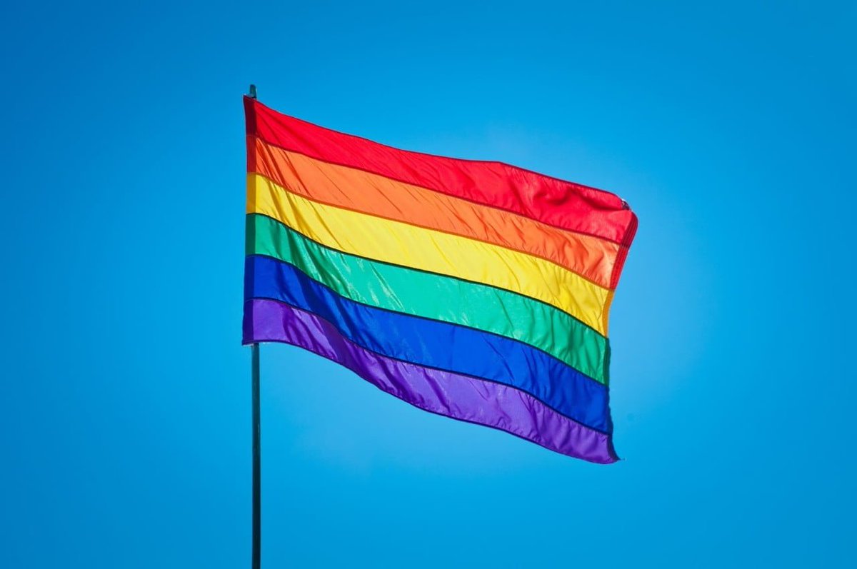 poptime's tweet photo. 🚨 O KARMA! O apresentador bolsonarista Sikera Junior foi CONDENADO a dois anos de prisão após chamar gays de "raça desgraçada" na televisão. https://t.co/qGOrHaSNJY