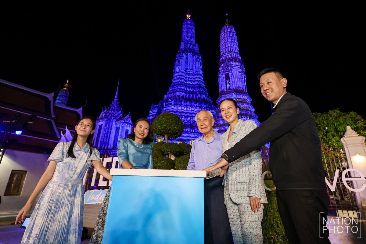 ktnewsonline's tweet photo. เมื่อพระปรางค์วัดอรุณฯ #TurnBlue ระลึกถึงวันเด็กสากล ย้ำจุดยืนในการสร้างสิทธิและอนาคตของเด็กเนื่องในวันเด็กสากล
วันนี้ (20 พ.ย.67) องค์การ #ยูนิเซฟประเทศไทย ได้จัดงาน “Turn Blue” เนรมิตพระปรางค์วัดอรุณราชวรารามราชวรมหาวิหาร หนึ่งในสัญลักษณ์สำคัญของประเทศไทย ให้ส่องแสงสีฟ้า โดยงานนี้มีตัวแทนจากภาครัฐ ภาคประชาสังคม และภาคธุรกิจ ตลอดจนเด็กและเยาวชน มาร่วมกันแสดงพลังและความมุ่งมั่นในการสร้างอนาคตที่ดีกว่าให้แก่เด็กทุกคน
การเปิดไฟสีฟ้านี้เป็นกิจกรรมของยูนิเซฟทั่วโลกเพื่อระลึกถึงวันเด็กสากล โดยสถานที่สำคัญระดับโลกหลายแห่งได้เคยเข้าร่วมประดับไฟสีฟ้ามาแล้ว ไม่ว่าจะเป็น เช่น หอไอเฟล (Tour Eiffel) ในกรุงปารีส ประเทศฝรั่งเศส, อะโครโพลิส (Acropolis) ในกรุงเอเธนส์ ประเทศกรีซ และ ตึกเอ็มไพร์สเตต (Empire State Building) ในนิวยอร์ก ประเทศสหรัฐอเมริกา
สำหรับกิจกรรมพิเศษในกรุงเทพฯ ครั้งนี้เป็นส่วนหนึ่งของแคมเปญ “A BETTER TOMORROW TODAY – วันนี้ เพื่อพรุ่งนี้ที่ดีกว่า” ของยูนิเซฟประเทศไทย ที่สะท้อนถึงความท้าทายที่เด็กและเยาวชนกำลังเผชิญทั้งในประเทศไทยและทั่วโลก พร้อมทั้งเปิดโอกาสให้ทุกภาคส่วนในสังคมได้ร่วมลงมือสร้างอนาคตที่ปลอดภัยและเท่าเทียมสำหรับเด็กทุกคน
ภาพ:
-ธิติ วรรณมณฑา Thiti Wannamontha
-ศุกร์ภมร เฮงประภากร (Sukpamorn Hengprapakorn)
#NationPhoto #ยูนิเซฟ #Unicef #BETTERTOMORROW #วันนี้เพื่อพรุ่งนี้ที่ดีกว่า #พระปรางค์วัดอรุณสีฟ้า #กรุงเทพธุรกิจ #InsightforOpportunities