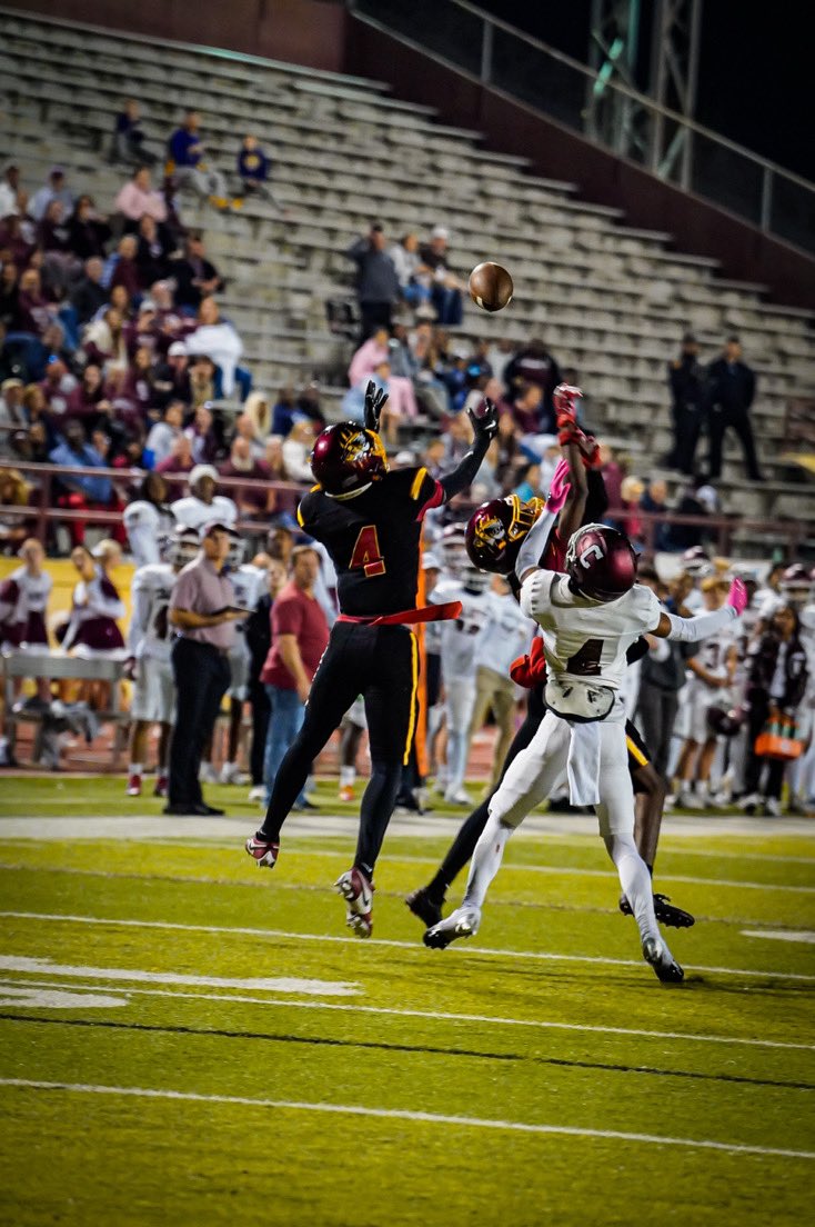 Senior Season Highlights ‼️ hudl.com/v/2QthHf 
 <a href="/coach_ty12/">Tyler Lewis,M.ED</a> <a href="/Recruit_Tbonne/">Terrebonne Football</a> <a href="/Savage7even/">Shawn Preston Jr.</a> <a href="/RecruitLouisian/">Recruit Louisiana™️</a> <a href="/G_Sportz/">Jeremiah Jakee' Gray</a> <a href="/courierchris/">Chris Singleton</a> 

Stats: 
88 Total Tackles 
60 Solos 26 Assists 2 TFL
2 INTs 1 force fumble 6PBUs
