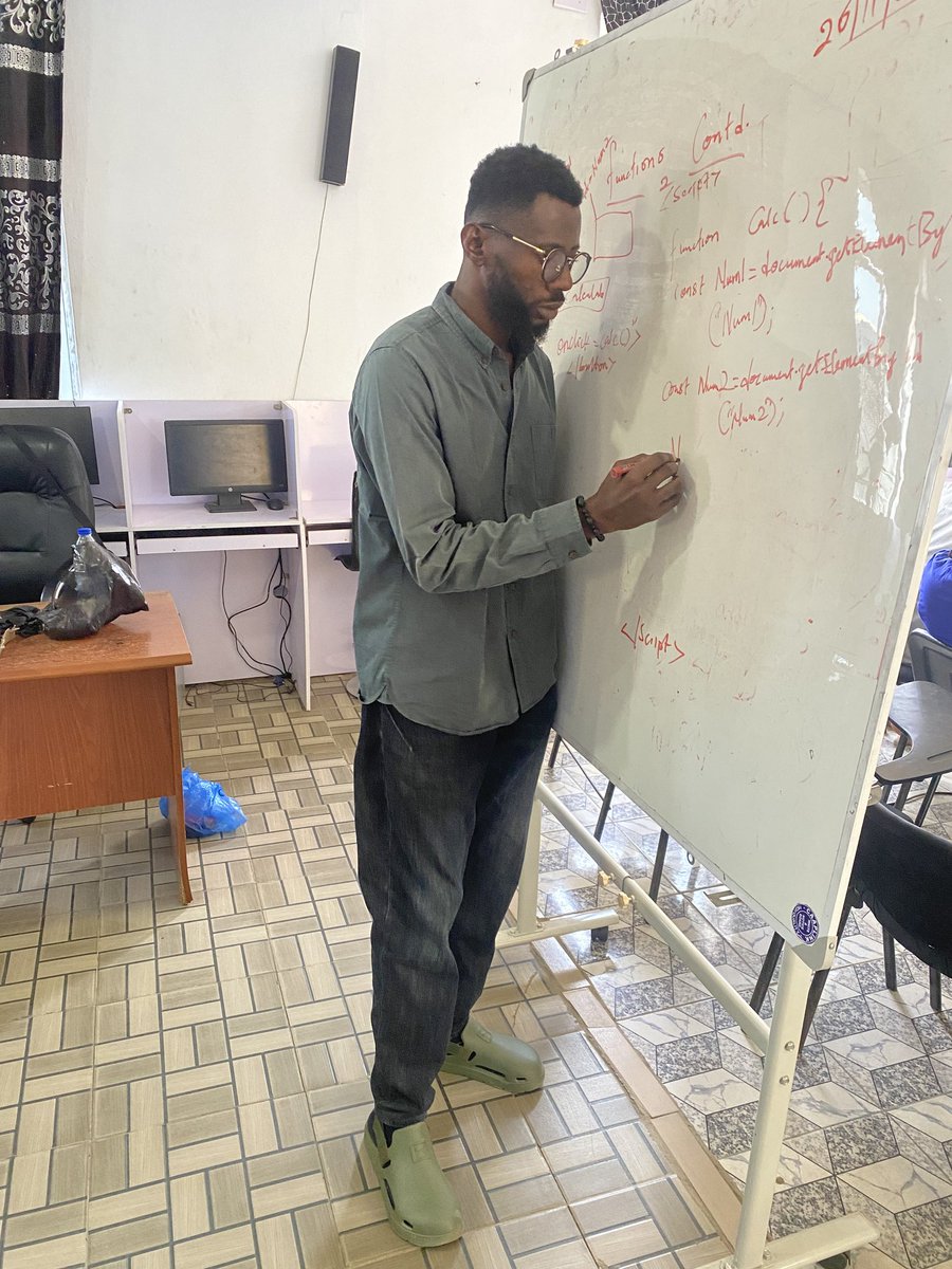 TechProVee's tweet image. 🚀 Today, we focused on functions. Students tackled various classwork exercises to solidify their understanding of how functions work and how to invoke them effectively.
 Building the foundation for problem-solving! 💻📚 #FrontendTutor #TechProvee