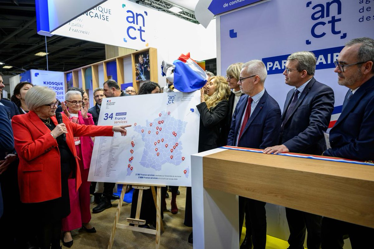 Ecologie_Gouv's tweet photo. Au @salondesmaires 2024, @CaVautrin annonce la labellisation de 34 nouvelles maisons France services.

La promesse ?  Fournir à tous les citoyens un accès au service public à moins de 20 minutes de chez eux.

Le communiqué de presse : https://t.co/yuN2dYNHtz https://t.co/uORbOIR3Gk