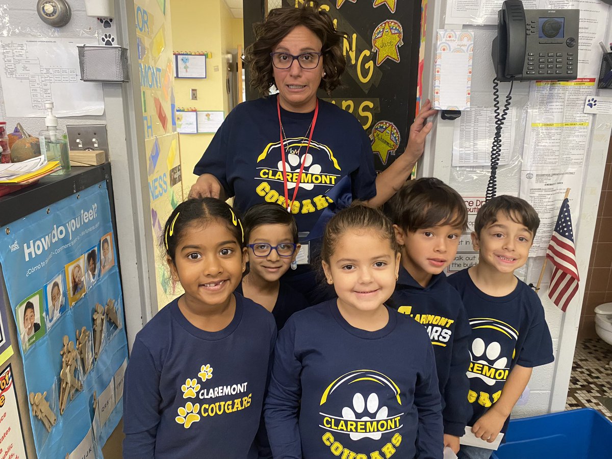 Happy Claremont Spirit Day and thank you to <a href="/ClaremontAvePTO/">Claremont Ave PTO</a> ! We enjoy showing our school purity attire each month on the 20th and shopping in our school store! #Msfigskids #colorclaremontwithkindness <a href="/School20Cougars/">Claremont Avenue School #20</a> <a href="/joanne_shafer/">Joanne Shafer</a>