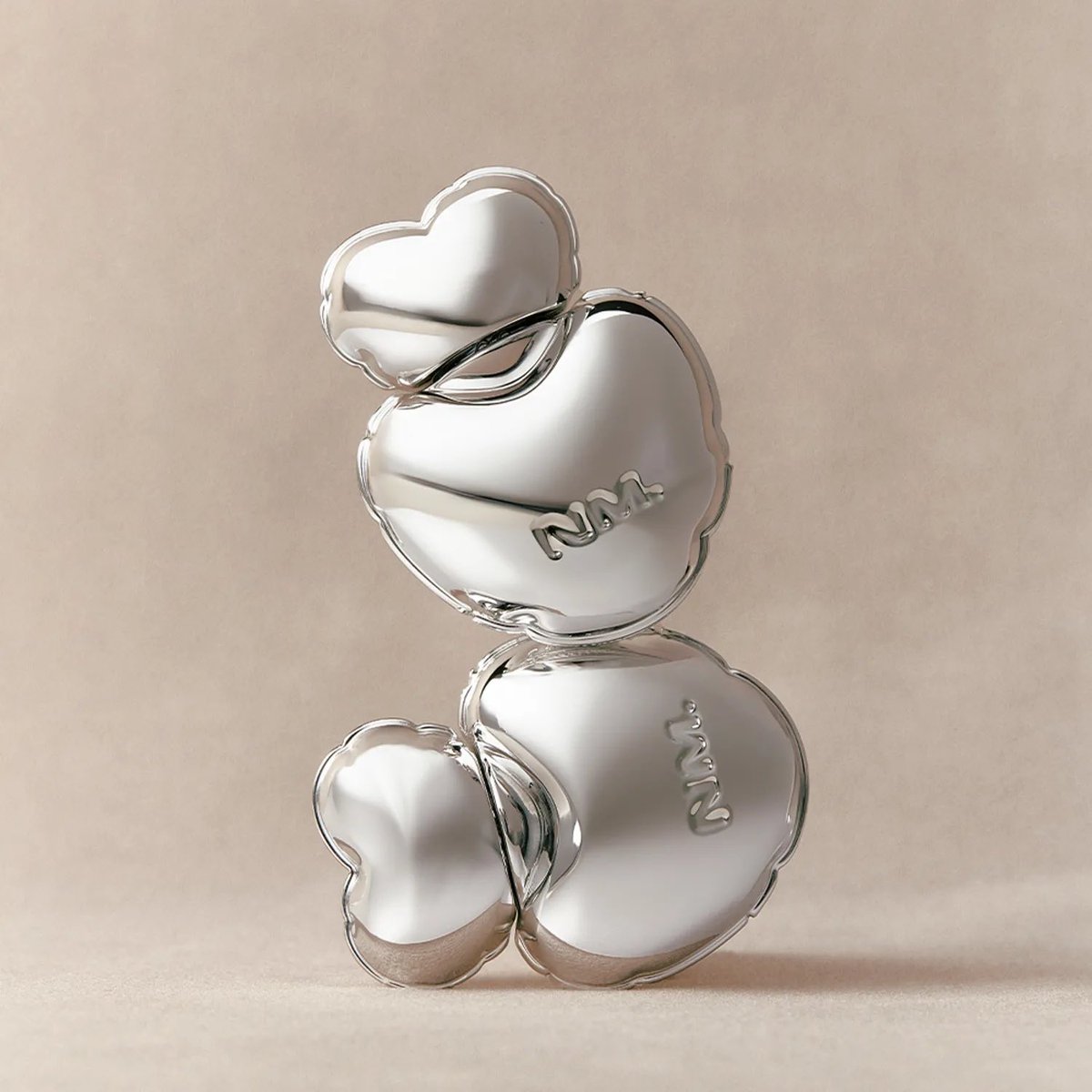 #YUNA x Naming Cosmetics

❤️‍🔥 Blurry Heart Lip Tint 4.7g 

🔗: global.oliveyoung.com/product/detail…