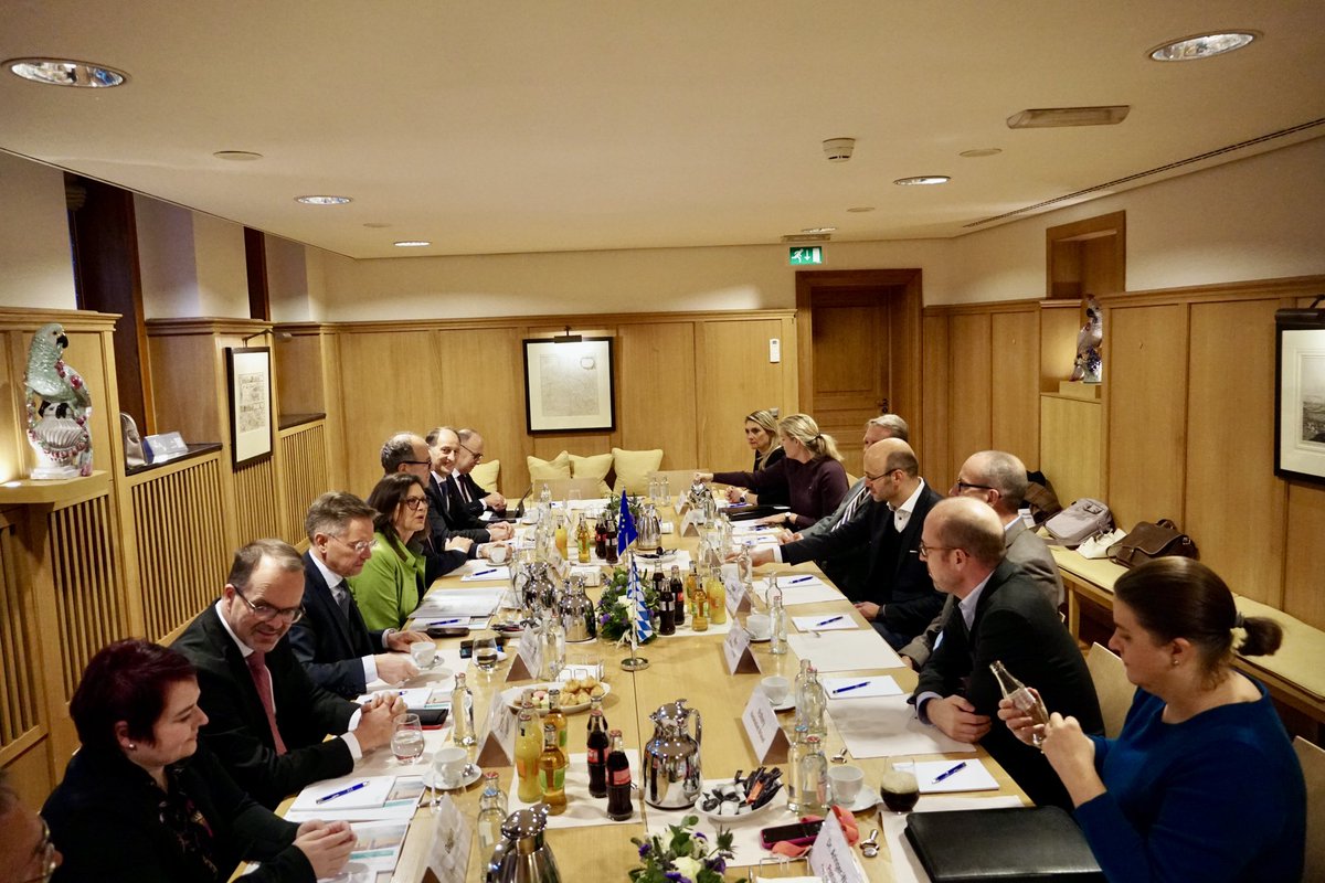 Bayerischer Landtag (@landtag_bayern) on Twitter photo Mit <a href="/jakobmayr/">Jakob Mayr</a>, <a href="/CarstenVolkery/">carstenvolkery.bsky.social</a>, Till Hoppe & <a href="/StefanGrobe1/">Stefan Grobe</a> & tauscht sich das Präsidium u.a. über die aktuelle EU-politische Lage, Auswirkungen der US-Wahl auf 🇩🇪 und 🇪🇺 sowie neue (soziale) Medien aus. Mit <a href="/jakobmayr/">Jakob Mayr</a>, <a href="/CarstenVolkery/">carstenvolkery.bsky.social</a>, Till Hoppe & <a href="/StefanGrobe1/">Stefan Grobe</a> & tauscht sich das Präsidium u.a. über die aktuelle EU-politische Lage, Auswirkungen der US-Wahl auf 🇩🇪 und 🇪🇺 sowie neue (soziale) Medien aus.