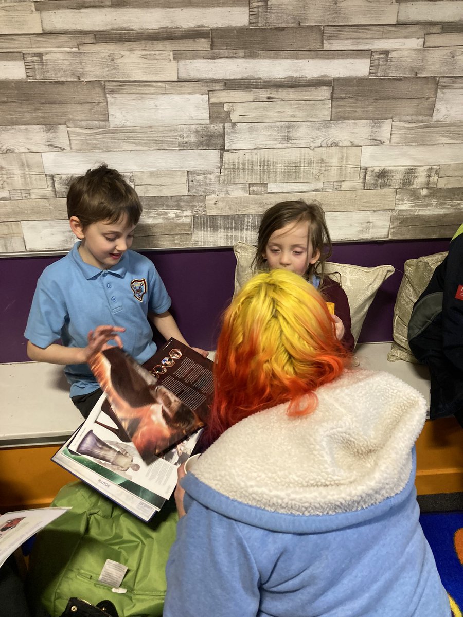HkpsF's tweet photo. A lovely cosy afternoon well spent reading a book 📖 at our Reading Cafe. Thank you to all who popped along. @KnoweSchool https://t.co/x73pETMp3U