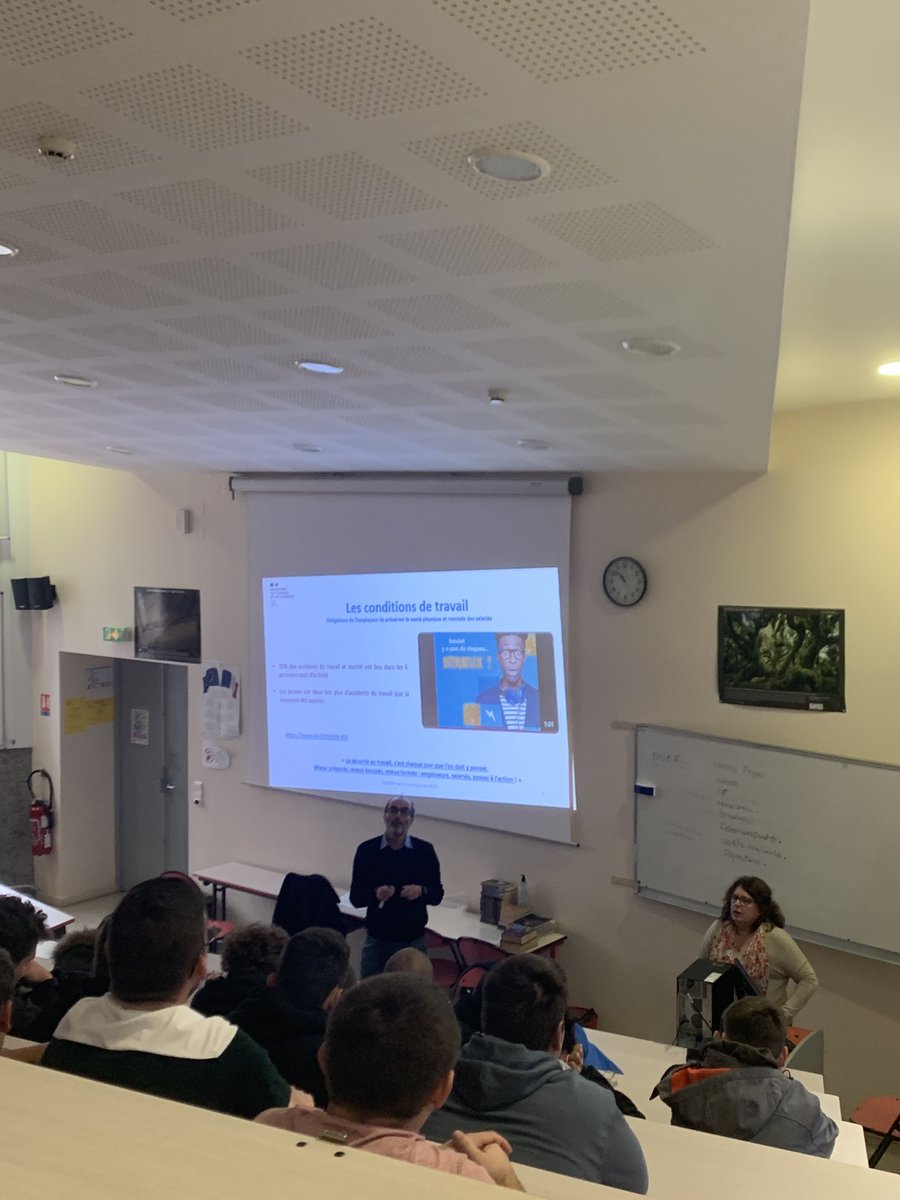 Deux agents de la DDETSPP de Corrèze ont animé une présentation riche en informations à destination de nos apprentis, abordant des thématiques essentielles telles que les droits et obligations de l'apprenti, la sécurité au travail.