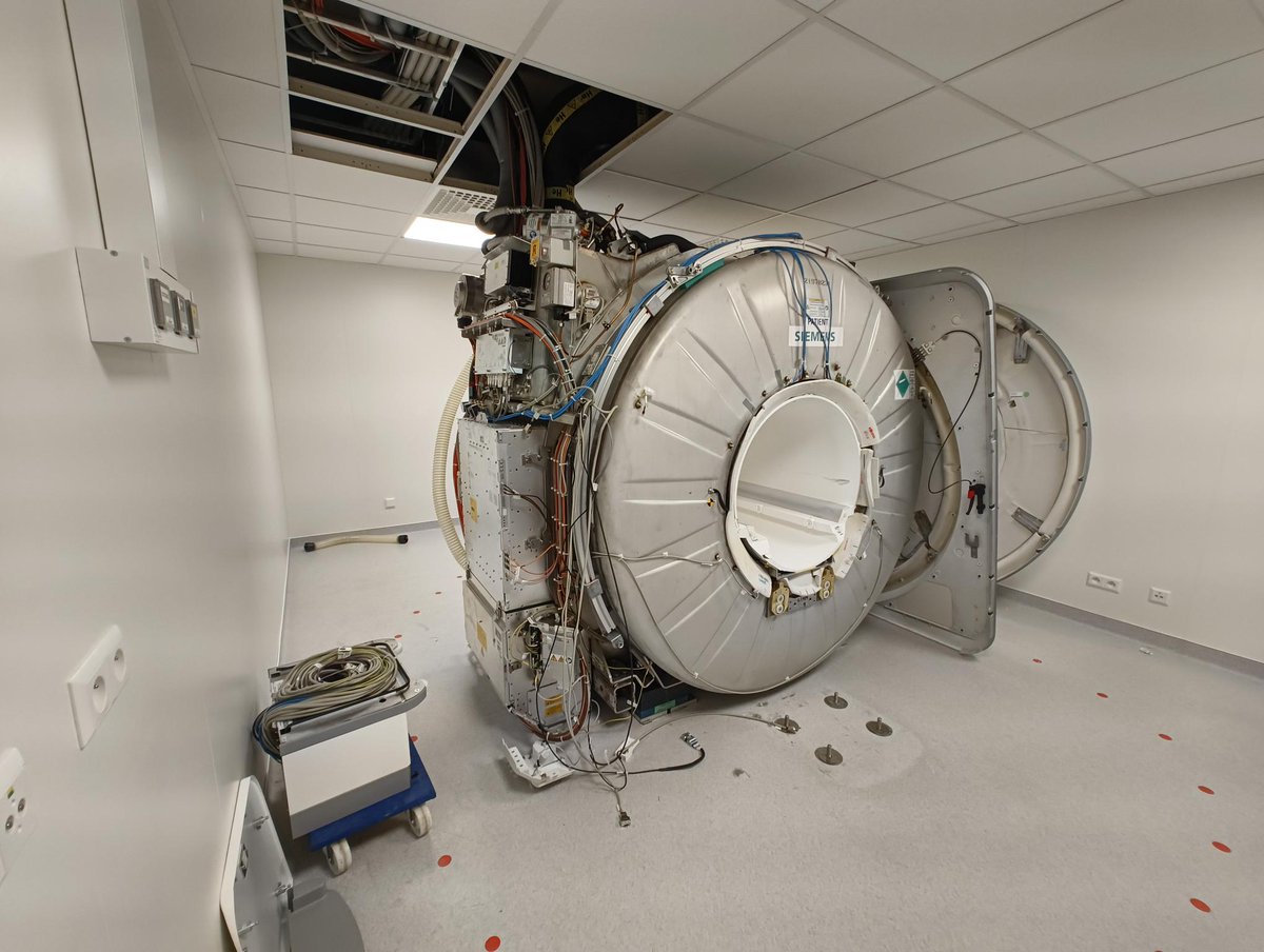 Depuis le mois dernier, une nouvelle IRM est entrée en service au CH de Bergerac et permet de réduire :
👉 le temps des examens et donc les délais d'attente de rdv
👉 le stress, grâce à une ambiance lumineuse
👉 la consommation électrique de 30%