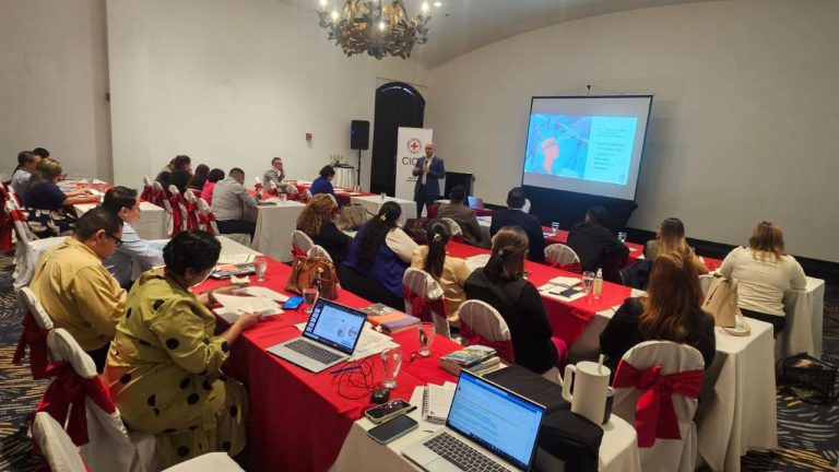 Taller de Formación para la aplicación del Protocolo de Búsqueda de Personas Desaparecidas, organizado por el CICR en cooperación con la Escuela de Formación del Ministerio Público “Orlan Chávez”, para los peritos forenses:

mp.hn/publicaciones/…