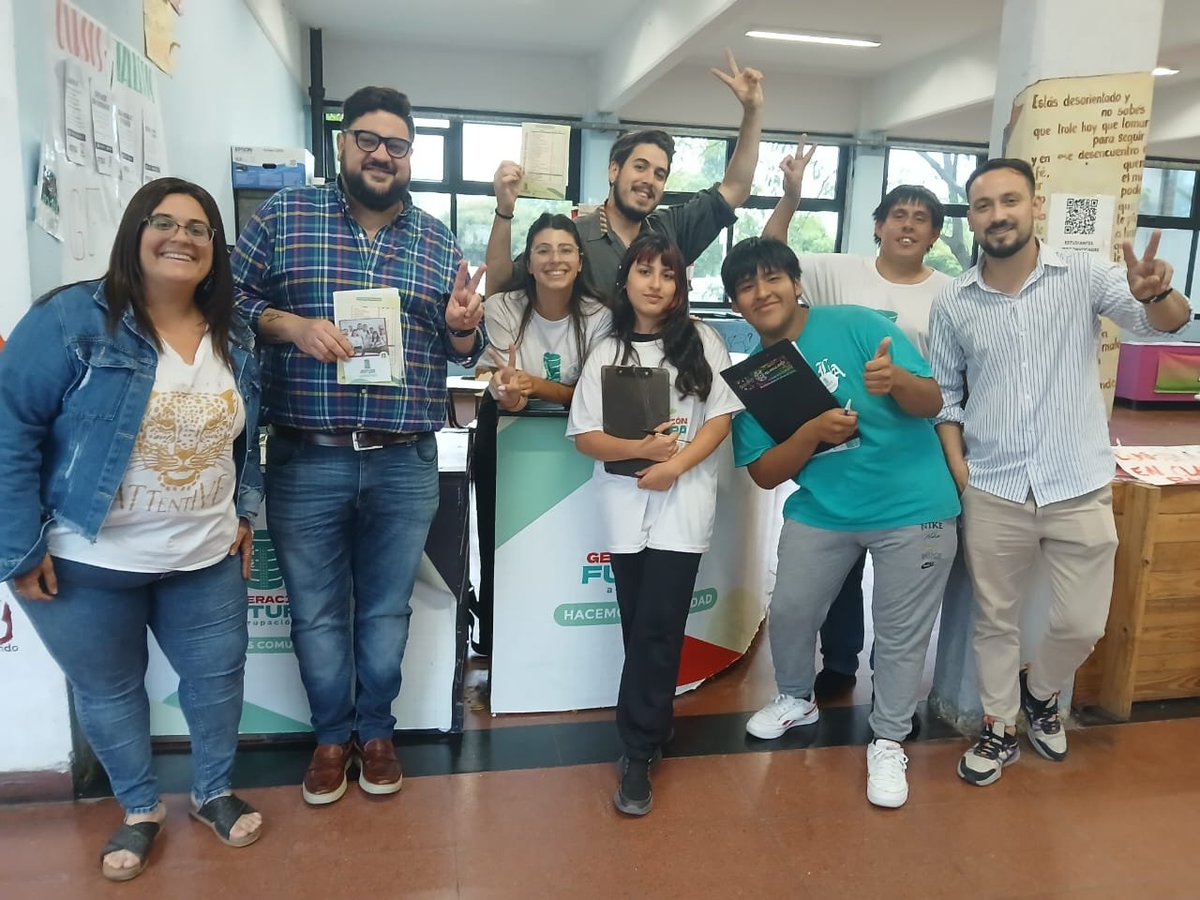 DanteBoeri's tweet photo. Presentes en la clase pública que se realizó en la UNLZ convocados por las y los cumpas de Generación Futura. 
Hay que defender la educación pública en todos sus niveles ante el ajuste brutal que está llevando adelante el Gobierno de Milei. https://t.co/XnHysaarfw