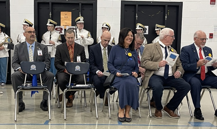 marion_wv's tweet photo. A priceless sea of gold represents that Pleasant Valley Elementary School, a 2024 National Blue Ribbon School, BEE-Lieves in celebrating greatness of students, staff and families. The school celebrated today as the national distinction plaque was brought home from Washington, DC. https://t.co/LbnHPhEmb7