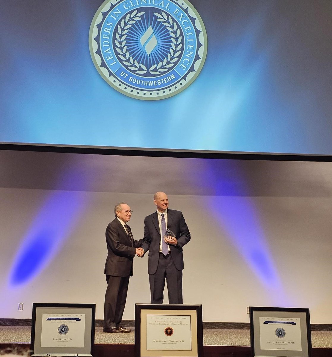 UTSW Hematology & Oncology (@utswhemeonc) on Twitter photo On Nov. 14, we proudly celebrated the annual Leaders in Clinical Excellence Awards, honoring <a href="/DrJedDowell/">Jonathan Dowell</a>, Professor in Hematology and Oncology, as the recipient of the Institutional Service Award. <a href="/utswcancer/">UTSW Simmons Cancer Center</a> On Nov. 14, we proudly celebrated the annual Leaders in Clinical Excellence Awards, honoring <a href="/DrJedDowell/">Jonathan Dowell</a>, Professor in Hematology and Oncology, as the recipient of the Institutional Service Award. <a href="/utswcancer/">UTSW Simmons Cancer Center</a>