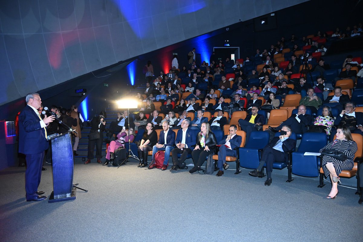 ✨ Objetivos del evento:
1️⃣ Presentar los logros del 2024 y los retos del 2025 para el clúster y el sector TI.
2️⃣ Impulsar el crecimiento tecnológico y apoyar la transformación digital de otros sectores económicos.
3️⃣ Conectar empresas con talento digital, cerrando brechas.