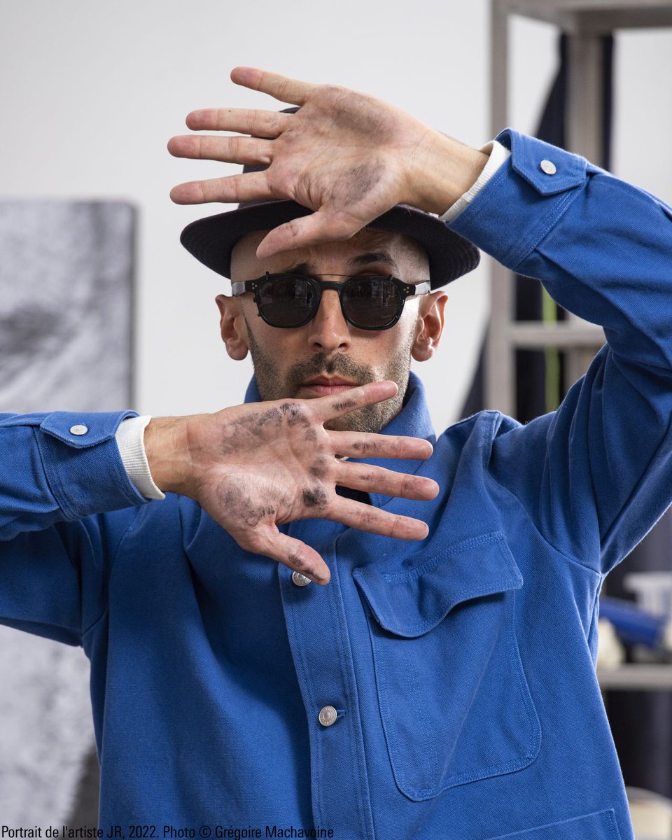 Centre Pompidou (@centrepompidou) on Twitter photo Le Centre Pompidou &... JR 🕶
Sa fresque « Chroniques de Clichy-Montfermeil, Work in Progress » vient d'entrer dans la collection du Centre Pompidou grâce à la générosité de l'artiste et de la <a href="/galerieperrotin/">Perrotin</a>. Rencontre dans le Magazine 👉bit.ly/CP_MagJR
<a href="/JRart/">JR</a> Le Centre Pompidou &... JR 🕶
Sa fresque « Chroniques de Clichy-Montfermeil, Work in Progress » vient d'entrer dans la collection du Centre Pompidou grâce à la générosité de l'artiste et de la <a href="/galerieperrotin/">Perrotin</a>. Rencontre dans le Magazine 👉bit.ly/CP_MagJR
<a href="/JRart/">JR</a>