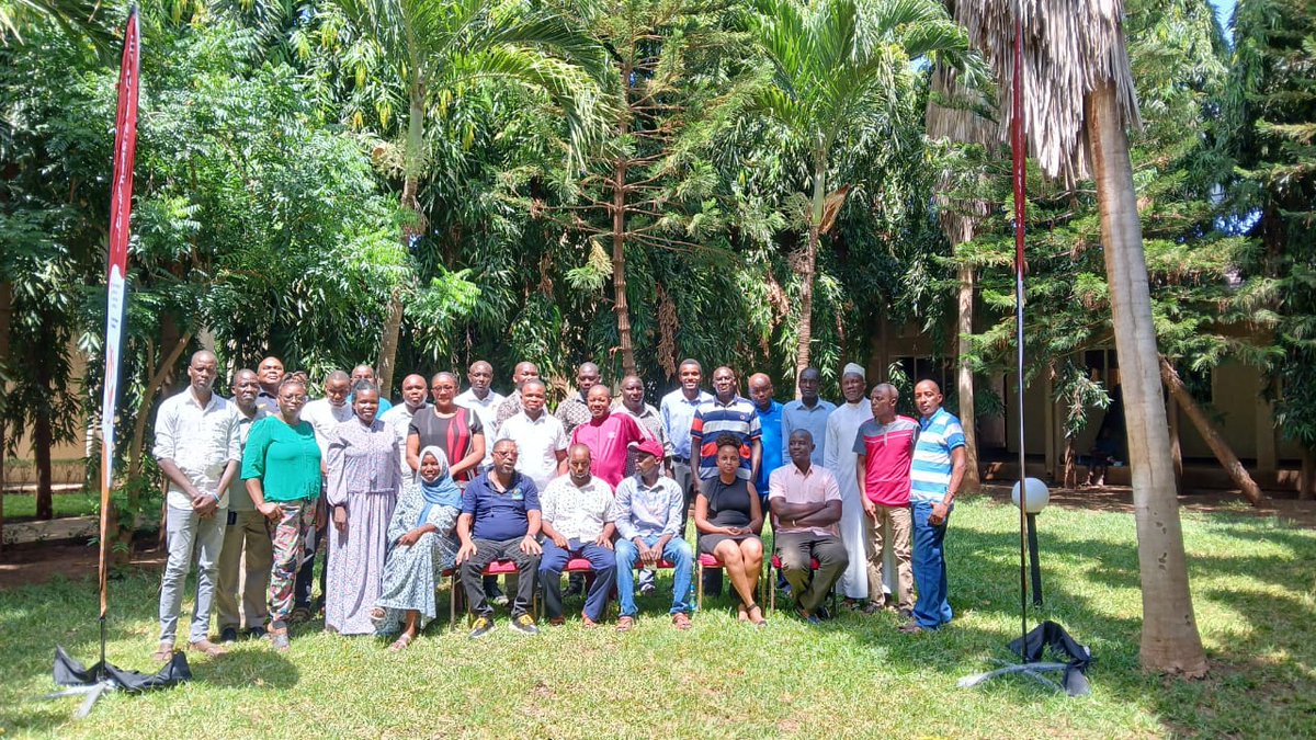 FCDCKenya's tweet photo. The staff members from the Tana River County Department of Veterinary Services participated in the #KABS Training Workshop, which was held today in Garissa Town at the Palm Oasis Resort 
@Tanariver004 https://t.co/CFLrZx61zn