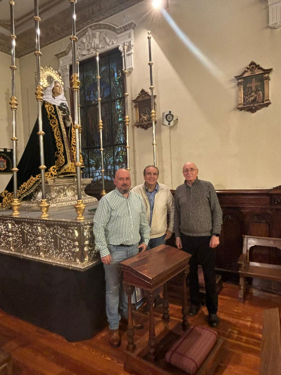 En la tarde de ayer,  tuvimos la visita de D. Francisco Perales dueño  de la empresa  Bordados Perales Oro, serán los  profesionales que van a trabajar en el palio de Nuestra Señora de la Serenidad.

#Seguimos 💪