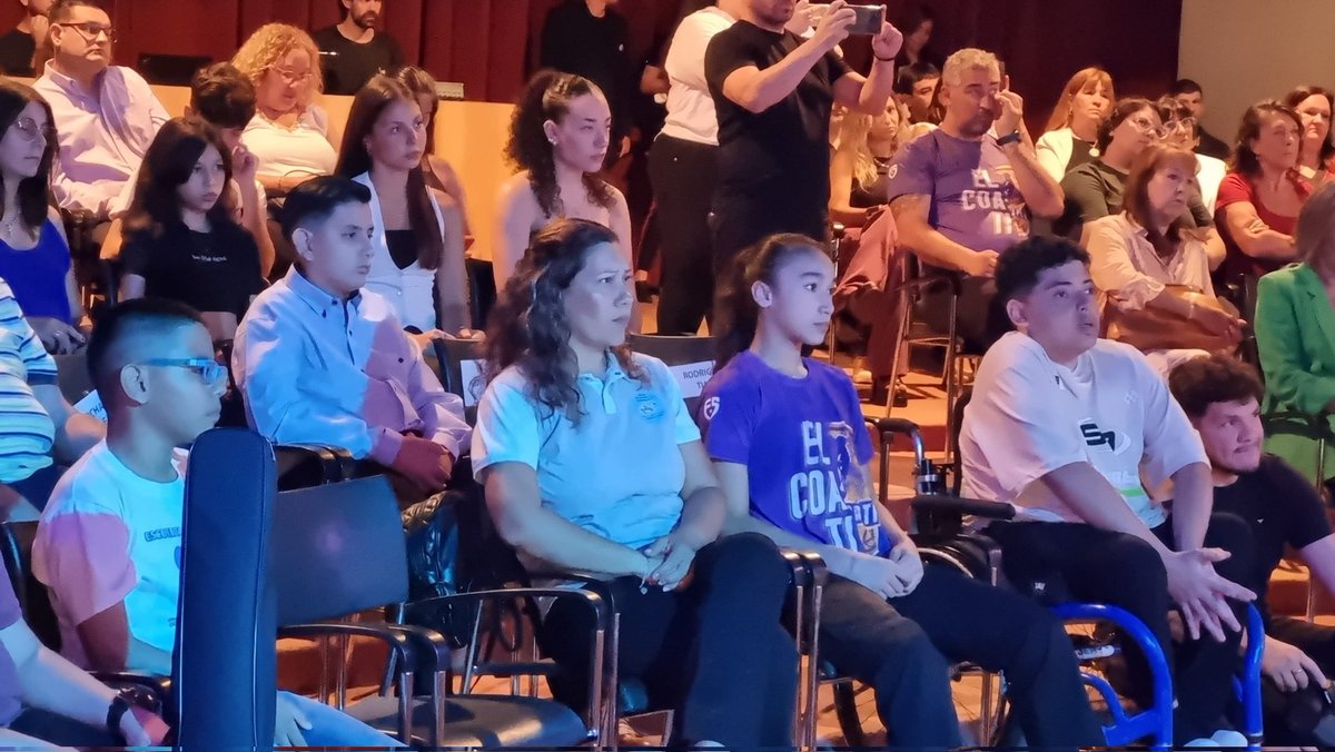 Con mucha satisfacción compartimos hoy con la <a href="/defnnamnes/">Defensoria NNyA-Misiones</a> los IX Premios Defensoría 2024 
 
¡Agradecemos a la licenciada <a href="/rossanafranco__/">Rossana Franco</a> por la invitación y por permitirnos formar parte de esta edición!