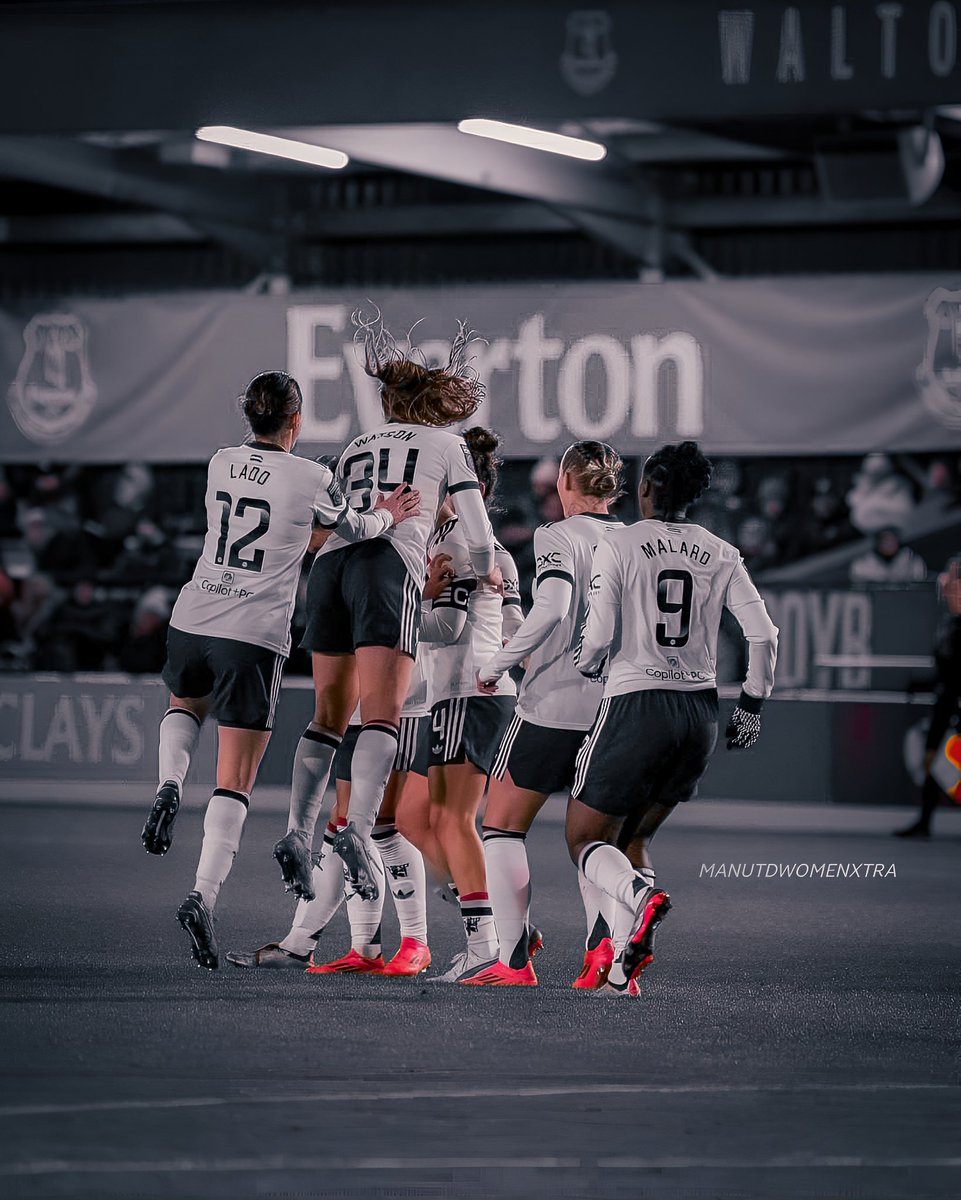 🚨 Manchester United fans 

Drop a ‘❤️’ and follow everyone who likes it follow me too !! Let’s celebrate our win 🇾🇪