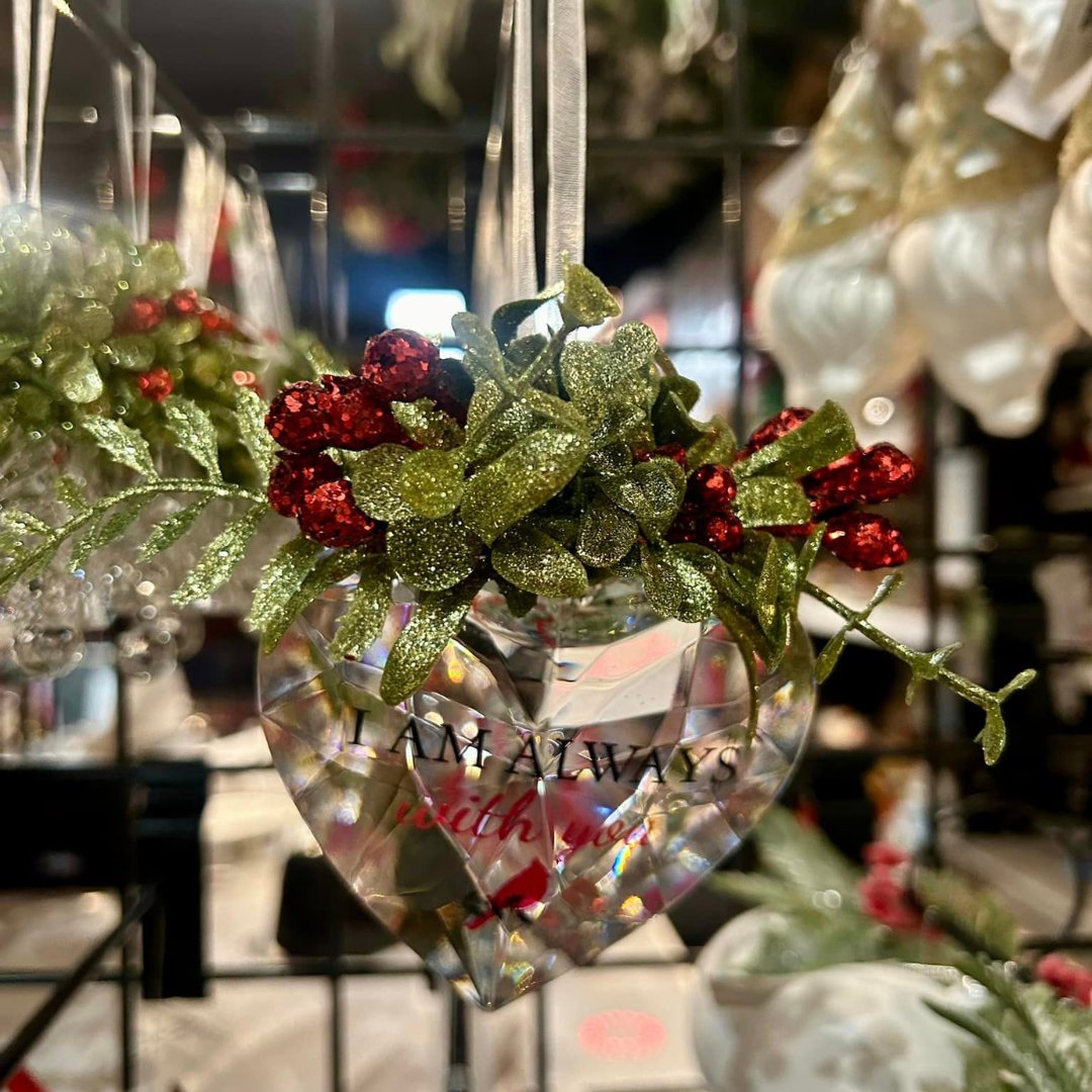 Get yourself into the festive spirit 🎄 stop by @glitternglee_ca and shop their AMAZING Sale this FRIDAY, Nov 22 | 10am - 8pm
🎄25% off Christmas florals and ornaments 
🎄Various in-store specials
Great gift ideas and amazing stocking stuffer ideas! ❤️ #ymm #fortmcmurray