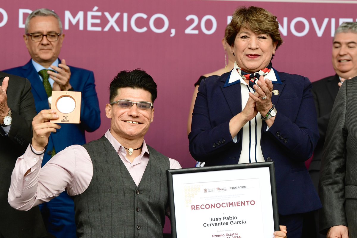 delfinagomeza's tweet photo. 🇲🇽 Hoy conmemoramos el 114 Aniversario del Inicio de la Revolución Mexicana, recordando el espíritu de lucha de quienes buscaron justicia, igualdad y libertad para nuestro país y lograr la transformación de la vida pública. 

En este acto, entregué el Premio Estatal del Deporte 2024 a los Paratletas Olímpicos Gloria Zarza Guadarrama y Juan Pablo Cervantes García, quienes con su dedicación y talento han puesto en alto a México y a nuestra entidad a nivel internacional. 🏅🏆

También recibieron este Premio los entrenadores Iván Rodríguez Luna y Martín Velasco Osorio, por su compromiso y labor incansable en la formación de atletas de excelencia, y la Asociación de Deportes sobre Silla de Ruedas del Estado de México, por su valiosa contribución al desarrollo del deporte adaptado en nuestro #EdoMéx. 🎖️

El Premio Estatal del Deporte simboliza un reconocimiento al esfuerzo, la perseverancia y el espíritu de superación de quienes lo reciben y es una manera de inspirar a las y los mexiquenses. Con #ElPoderDeServir, en el Gobierno del @Edomex trabajamos para fomentar el deporte, la salud y la convivencia social.